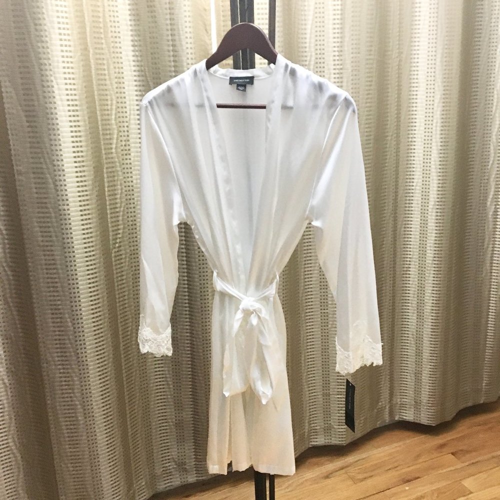 NEW | Jones New York | luxurious lace bridal robe
